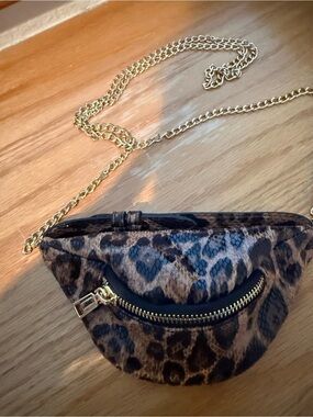 Crossbody small leopard and chain purse